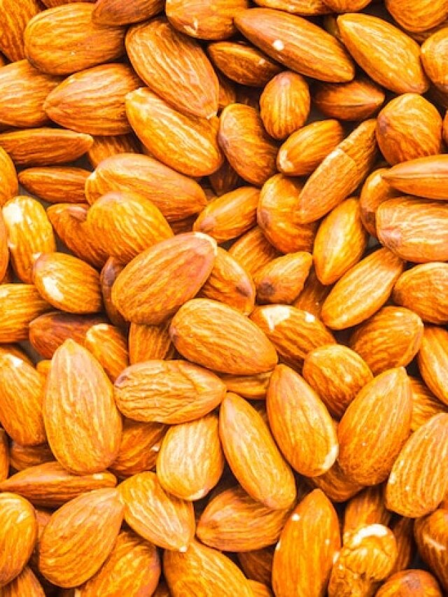 बादाम के साथ भूलकर भी न खाएं ये 5 चीजें, सेहत को हो सकता है नुकसान
