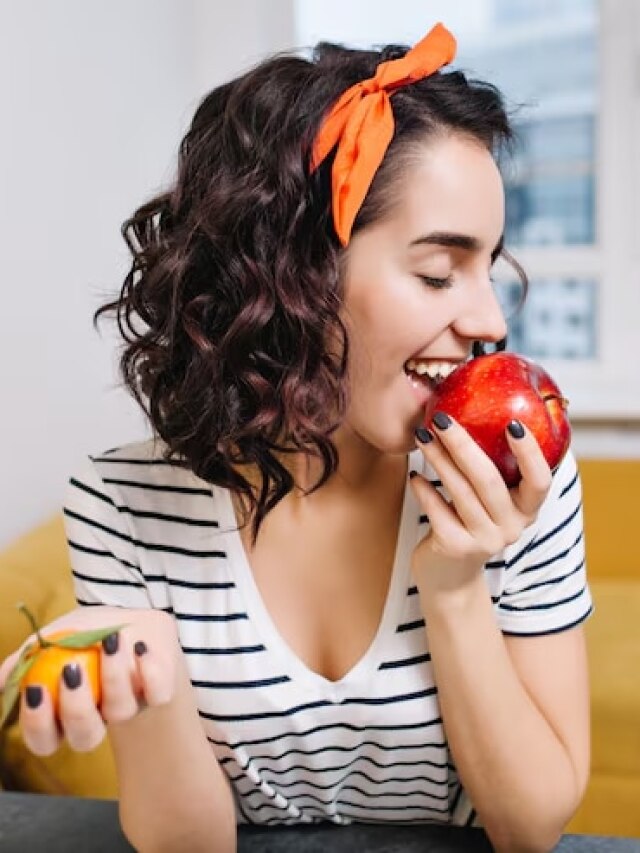 सुबह खाली पेट फल खाने की न करें गलती, एक्सपर्ट ने गिनाए नुकसान