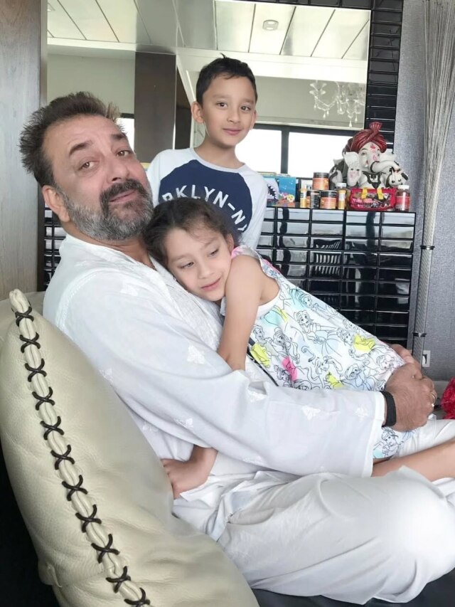 जब मान्यता ने दिया शाहरान-इकरा को जन्म, खुशी से झूम उठे थे संजय, बांटी गीता और कुरान