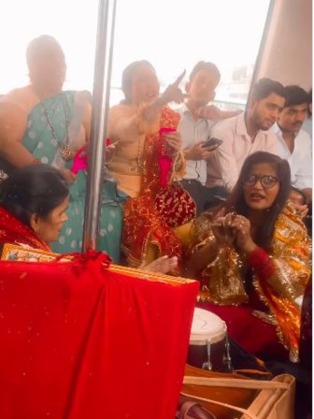 मेट्रो में भजन कर रहीं महिलाओं का वीडियो वायरल...CISF ने लगाई फटकार तो मांगी माफी
