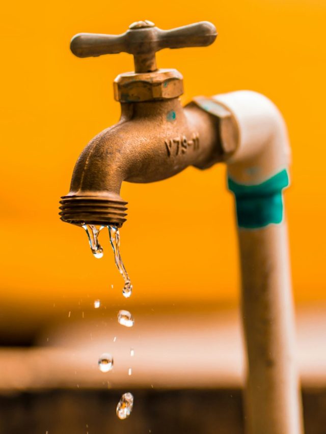 টুথপেস্টে এটা মিশিয়ে নিন, ট্যাপ-শাওয়ারের জমাট ময়লা হরহরিয়ে বেরোবে