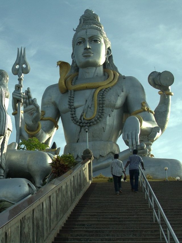 भगवान शिव के मंदिर में कर लें ये एक काम, 7 पीढ़ियों तक की दूर हो जाएगी गरीबी
