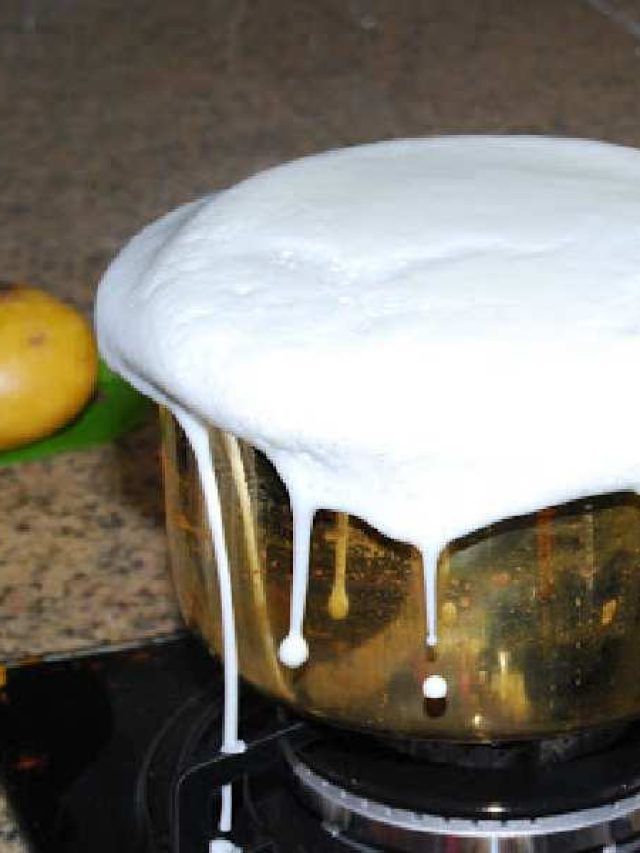 দুধ উথলে পড়লে কী হয়? কীসের ইঙ্গিত জানেন?