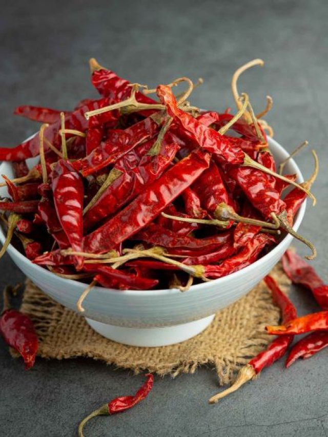 বিছানার পাশে রাখুন সাতটা শুকনো লঙ্কা, একরাতেই বদলাবে জীবন