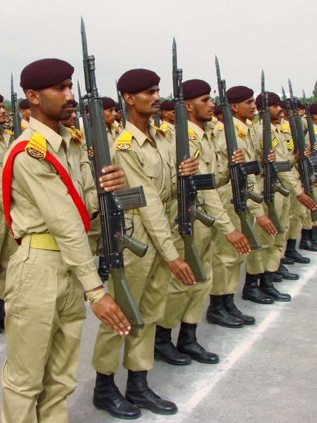 किन लोगों को सेना में भर्ती करता है पाकिस्तान? पूरी करनी होती है ये शर्त