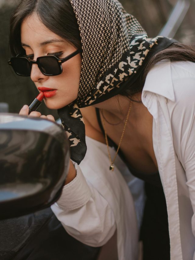 লিপস্টিকের বাংলা কী? অনেক সুন্দরীদেরই অজানা