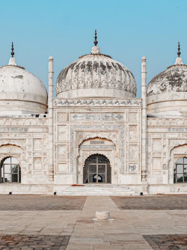 भारत में 9.40 लाख एकड़, पाकिस्तान में 'वक्फ बोर्ड' के पास कितनी है संपत्ति