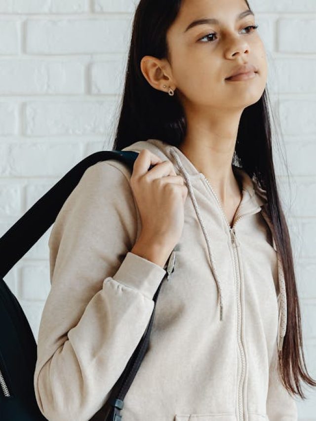 টিনএজ বয়সে সন্তান আর দূরে যাবে না, মনের কথা জানুন ৫ উপায়ে