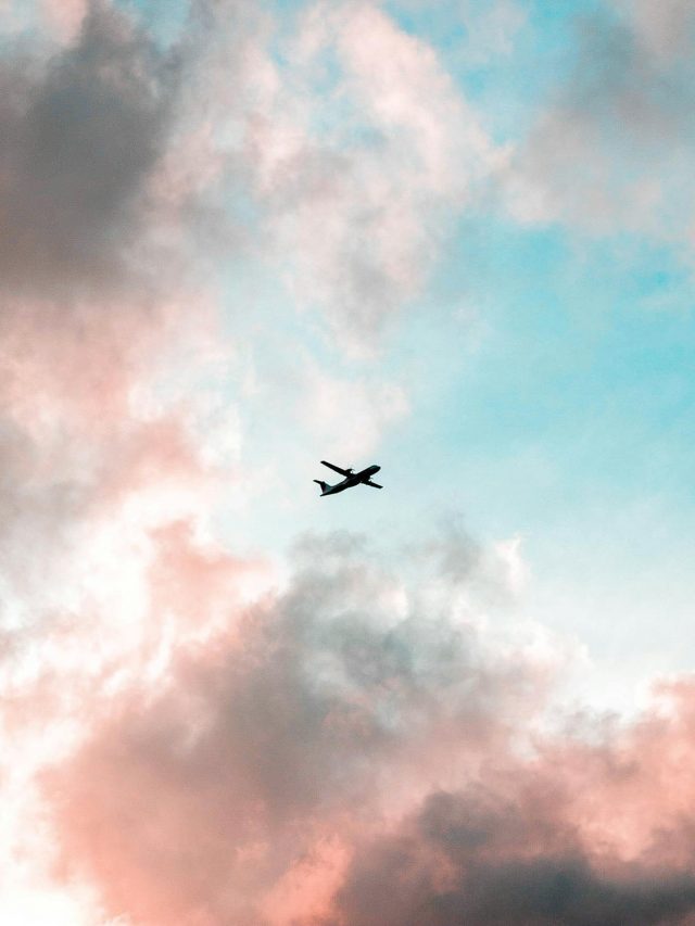 क्यों हिमालय के ऊपर से नहीं उड़ते प्लेन?