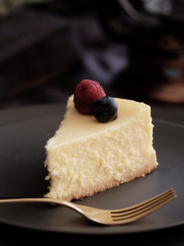 পনির দিয়ে বিনা ওভেনে কেক! ৫ মিনিটেই বানান