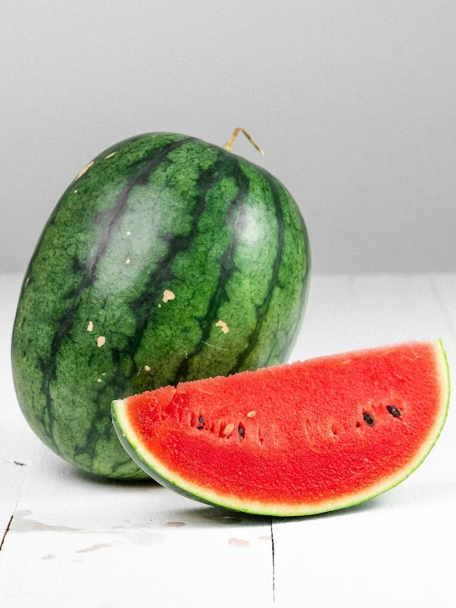 খোসা দেখেই বুঝবেন, না কেটেই  ভালো রসালো তরমুজ চেনার ৫ ট্রিকস