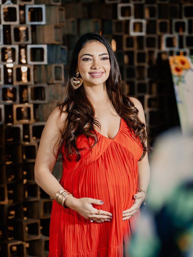 शादी के 8 साल बाद दूसरी बार मां बनेगी एक्ट्रेस, गोदभराई में चहकती दिखी, फ्लॉन्ट किया बेबी बंप