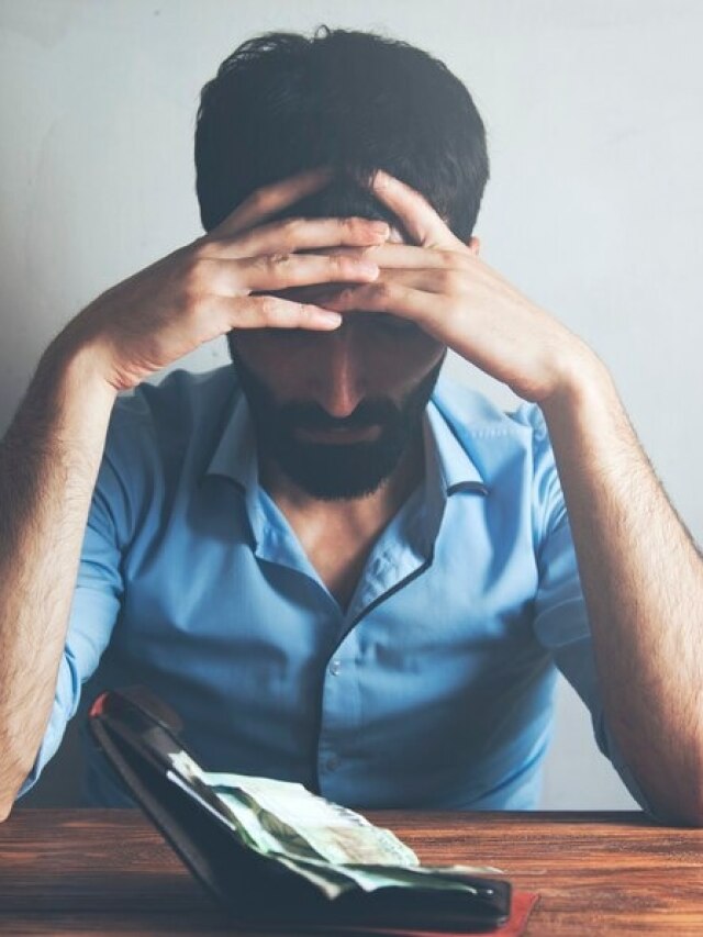 ये 3 बुरी आदतें अमीर को भी बना सकती हैं कंगाल, तुरंत छोड़ दें