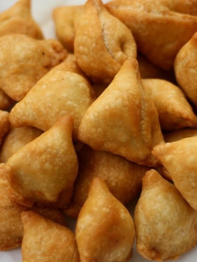 বাড়িতেই এভাবে বানান মুচমুচে চিকেন সিঙ্গারা? সহজ পদ্বতি