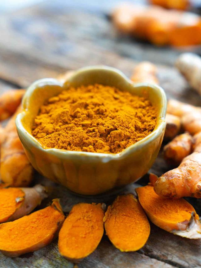 স্নানের জলে এক চিমটে হলুদ মেশালে কী হয়? বড় ইঙ্গিত লুকিয়ে জ্যোতিষে