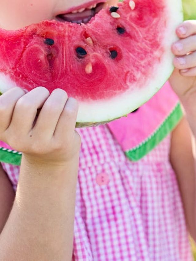 তরমুজ থেকে বীজ আলাদা করবেন কীভাবে? রইল টেকনিক