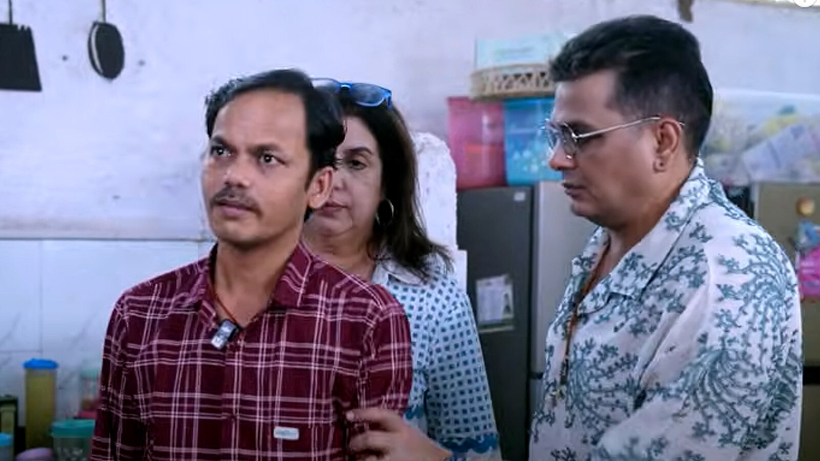 मुकेश छाबड़ा ने फराह खान के कुक दिलीप को दिया धक्का? पीछे पड़े ट्रोल्स, बोले- रूड बिहेवियर