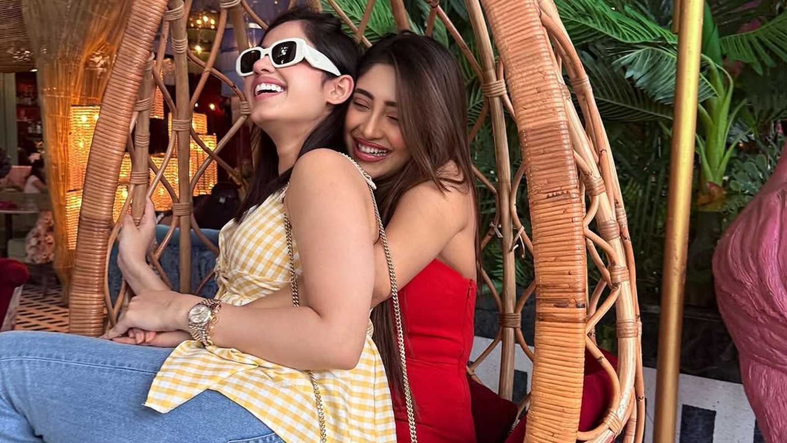 गर्ल्स ट्रिप पर जन्नत-शिवांगी, किचन में बनाया खाना-झरने में नहाईं, स्कूटी पर घूमकर किया चिल