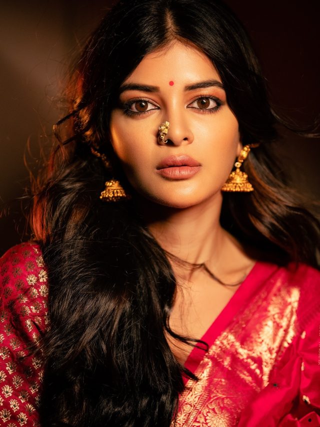 লাল শাড়ি-সিঁদুরে রাঙা, চুপিসারে শুভকাজ সারলেন মধুমিতা?