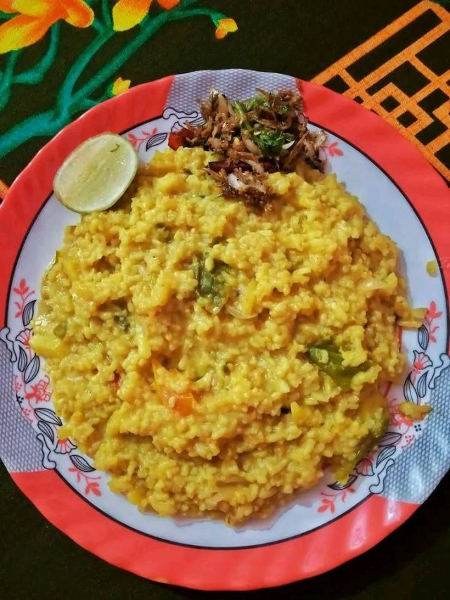 বৃষ্টির দিনে গরম গরম ডিম খিচুড়ি হয়ে যাক, এটাই বানানোর ঠিক রেসিপি