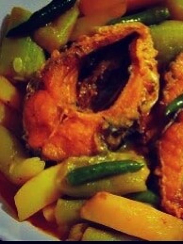 ঝিঙে-আলু রুইয়ের পাতলা ঝোল, গরমে চুটকিতে শরীর হবে ঠান্ডা; রেসিপি