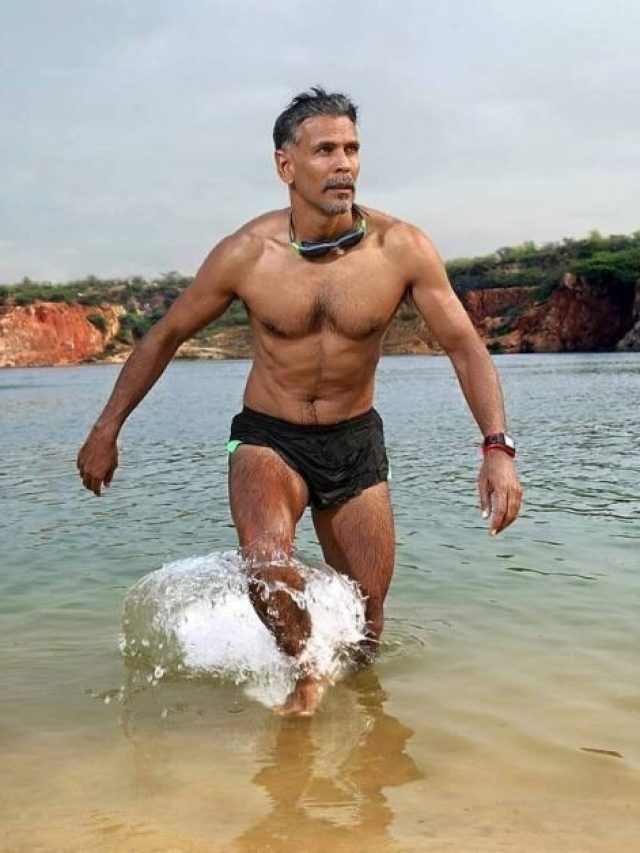 সকালে এই পানীয় খেয়ে ৫৯ বছরেও সুপারফিট মিলিন্দ সোমন