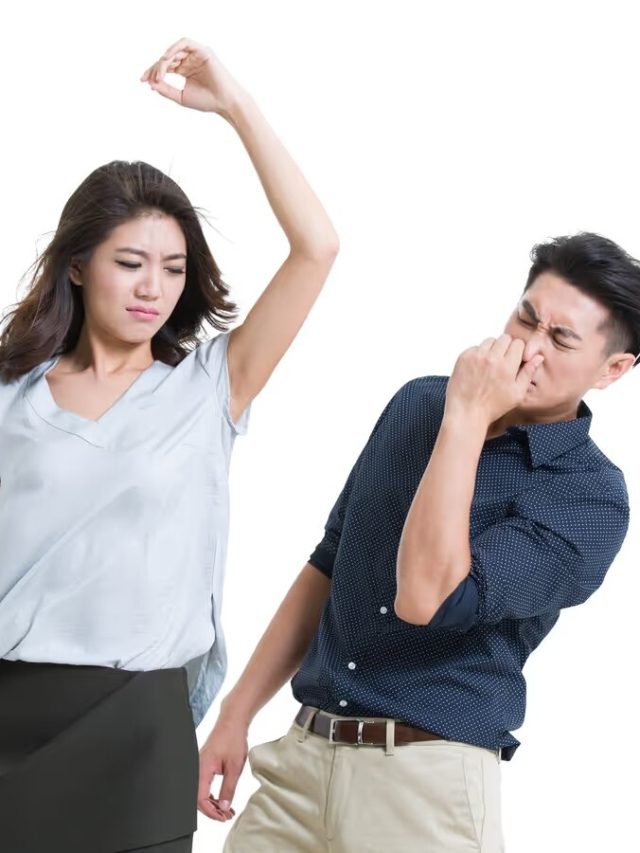 পার্টনারের ঘামের গন্ধে টিকতে পারছেন না? করে ফেলুন এই কাজ