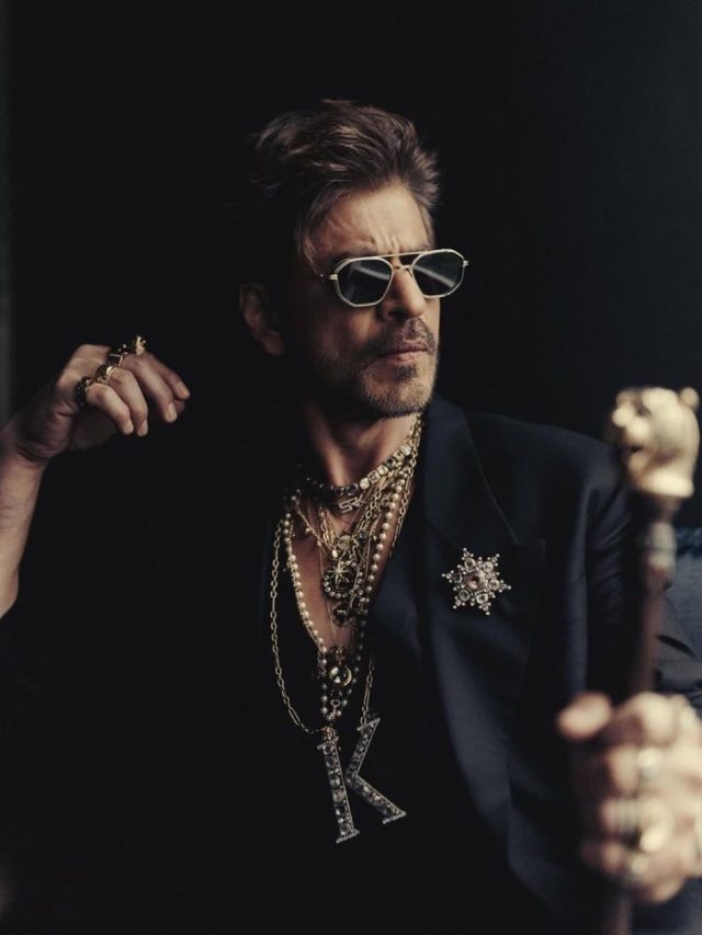 'বাংলার বাঘ' হাতে মেট গালায় এন্ট্রি কিং খানের, দেখুন ছবি