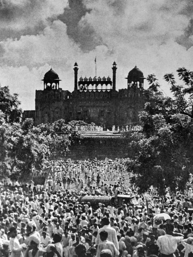 बंटवारे में पाकिस्तान को कितने सैनिक मिले थे?