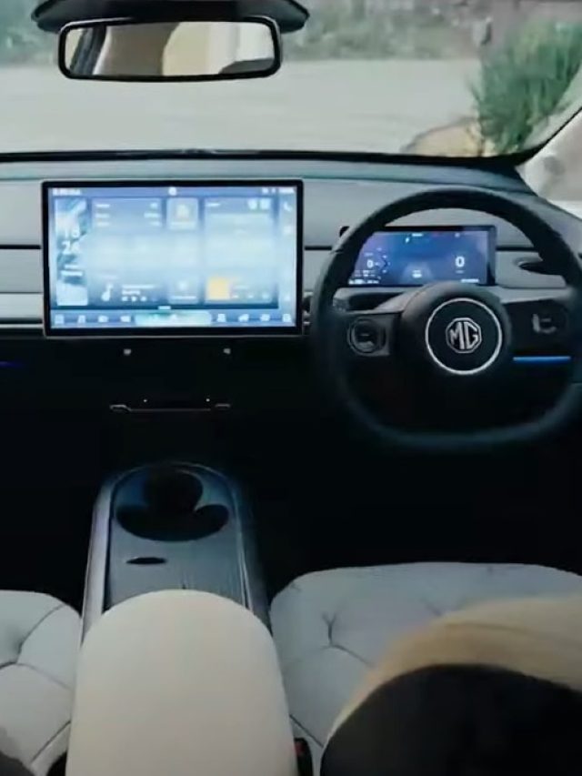 24 घंटे में 8,000 बुकिंग! लॉन्च होते ही इस इलेक्ट्रिक कार पर टूट पड़े लोग