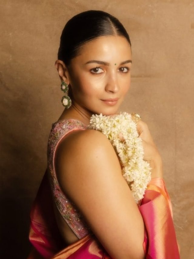 कपूर खानदान की बहू का मराठी अवतार...पहनी 75 दिन में बनी हुई पैठणी साड़ी, PHOTOS