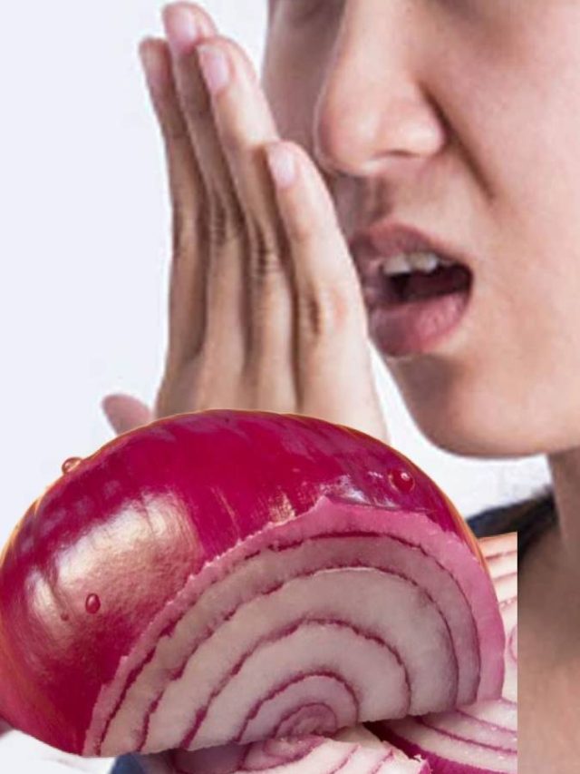 কাঁচা পেঁয়াজ খেয়ে মুখে দুর্গন্ধ? এই এক মশলাতেই হবে গায়েব