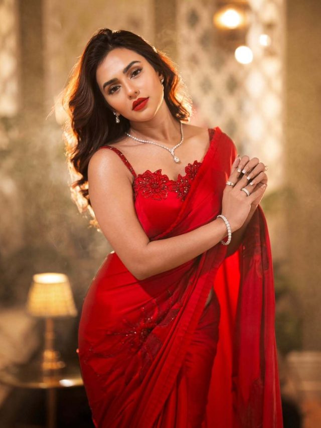 पर्दे पर शेख हसीना का रोल कर स्टार बनी ये एक्ट्रेस, अब सलाखों के पीछे, कौन है ये?