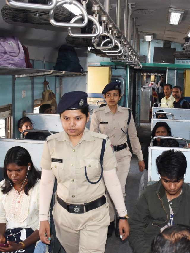 ট্রেনে ভুলেও এই ফল নিয়ে উঠবেন না, ধরা পড়লে জেল-জরিমানা অবধারিত