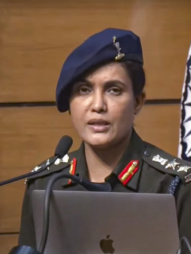 कहां से कर्नल सोफिया कुरैशी ने ली है आर्मी की ट्रेनिंग?