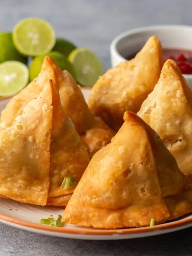 সিঙাড়া আর সমোসা মোটেও এক নয়, পার্থক্যটা অনেকেই জানে না