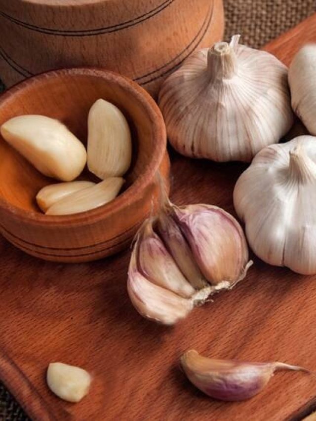এভাবে নিয়মিত খান ভাজা রসুন, অনেক বড় রোগ দূরে থাকবে