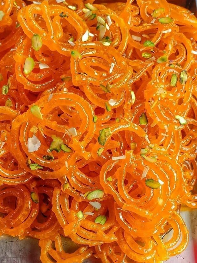 দই-ময়দা দিয়ে রথের মেলায় বাড়িতেই বানান মুচমুচে জিলাপি, সহজ রেসিপি