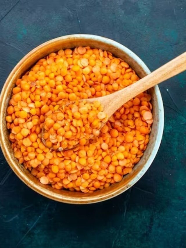 মুখে কিলবিল করছে ব্রণ? শুধু লাগান মুসুর ডাল, তাতেই মোলায়েম চেহারা, কীভাবে