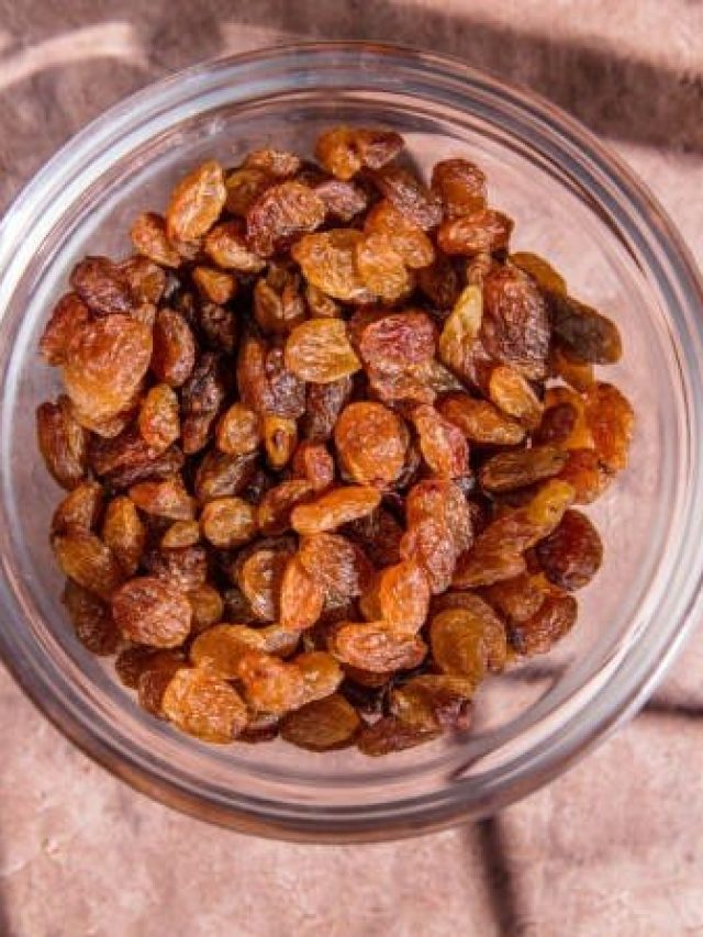 वजन घटाने के लिए रोज ऐसे पिएं भीगी हुई किशमिश का पानी, बस एक चीज का रखना होगा ध्यान