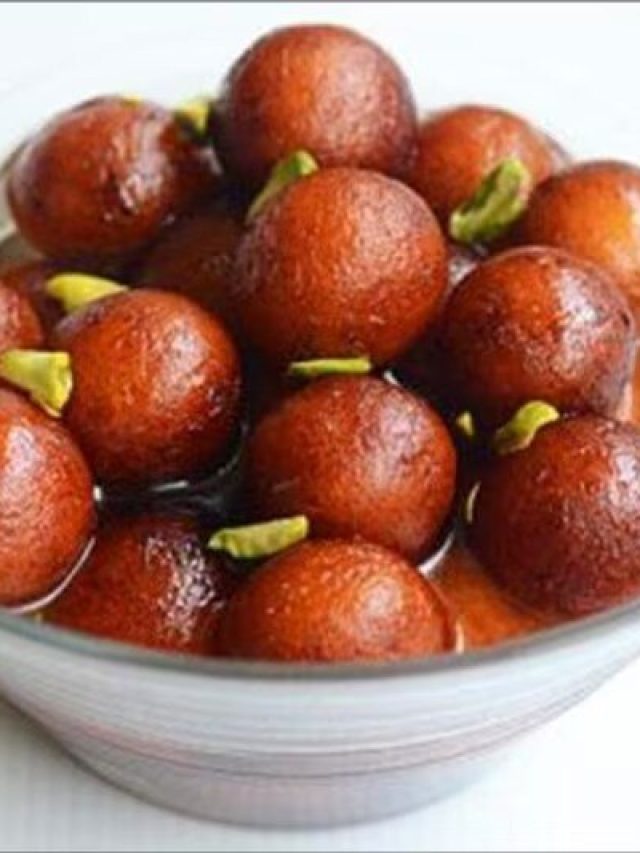 পান্তুয়া ও গুলাব  জামুন কিন্তু এক  নয়, দুই মিষ্টির ফারাক কী? জানুন