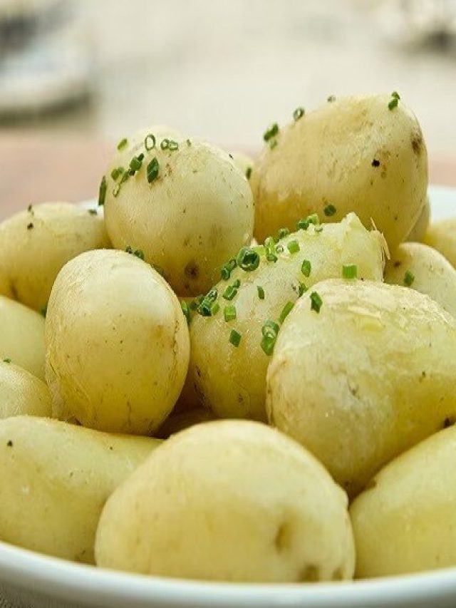 জল লাগবেই না, আলু সিদ্ধ হবে কয়েক মিনিটে, দারুণ উপায়