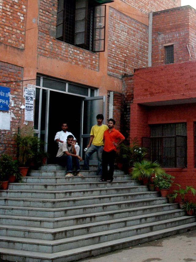 JNU में कैसे मिलता है एडमिशन? इतनी लगती है हॉस्टल फीस