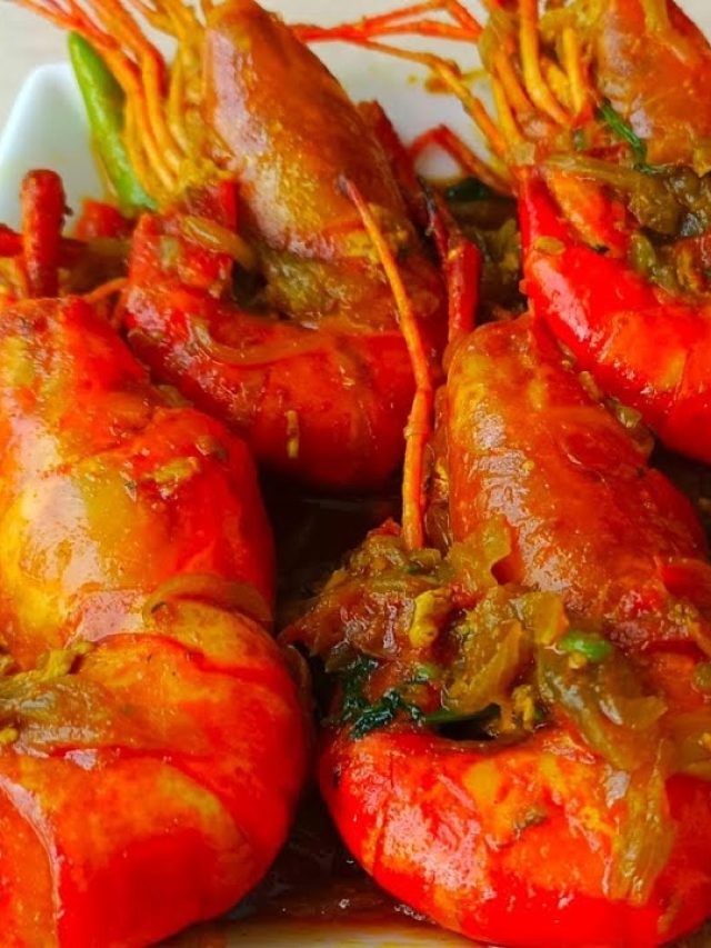 ষষ্ঠীতে পাতে তুলে দিন গলদা চিংড়ির এই রেসিপি, মেয়ে-জামাই খুশ হবেই