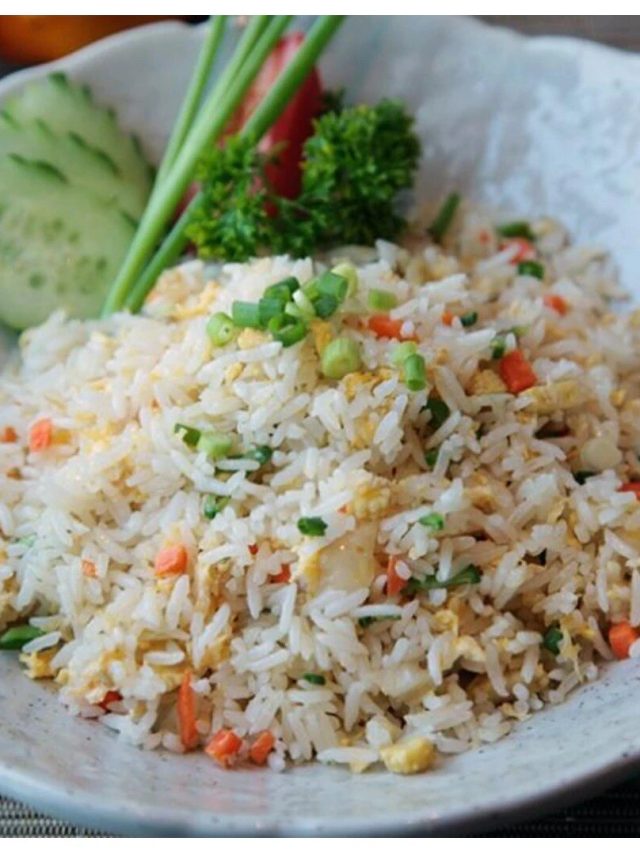 এভাবে ফ্রায়েড রাইস বানালে হবে দারুণ টেস্টি, রইল রেসিপি