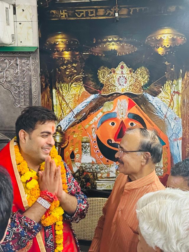 आकाश अंबानी पहुंचे सालासर, मुंबई की जीत की मांगी दुआ, मंद‍िर में पढ़ी हनुमान चालीसा