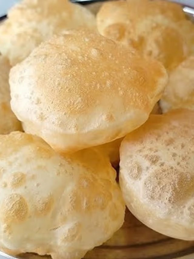 লুচি ফুলবে বেলুনের মতো, ময়দা মাখার কায়দাটা জানুন