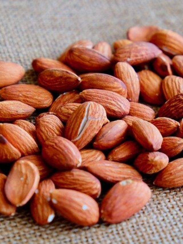 बादाम के छिलके के भी होते हैं कई फायदे, फेंकने से पहले जान लें