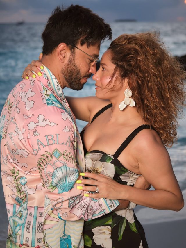 पति विक्की की बांहों में अंकिता, शादी के 4 साल बाद बनने वाली हैं मां? फैंस बोले- प्रेग्नेंट हो...