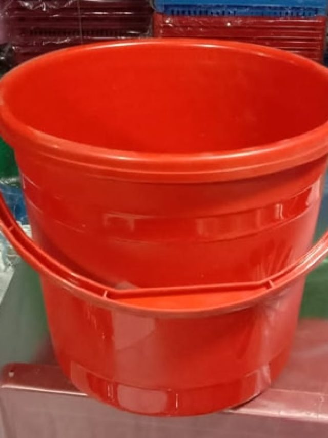 বাথরুমে লাল রঙের বালতি-মগ, জানেন কীসের ইঙ্গিত এটা?